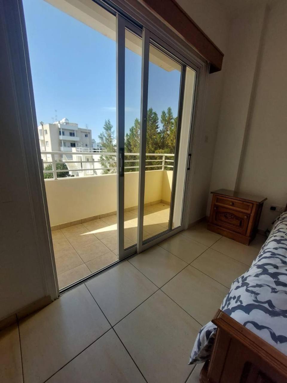 Sunny 2 Bedroom Larnaca Center Exterior foto