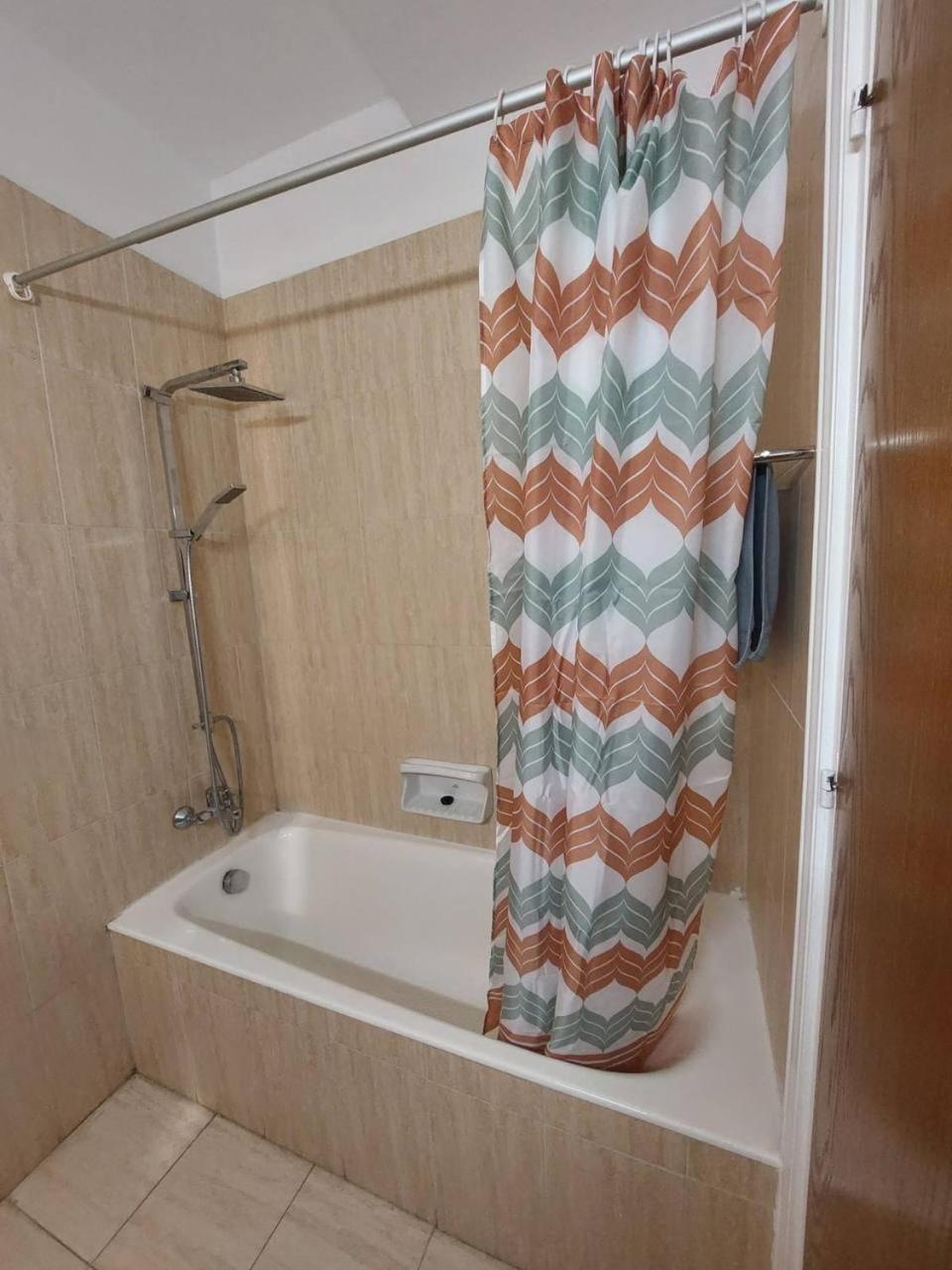 Sunny 2 Bedroom Larnaca Center Exterior foto