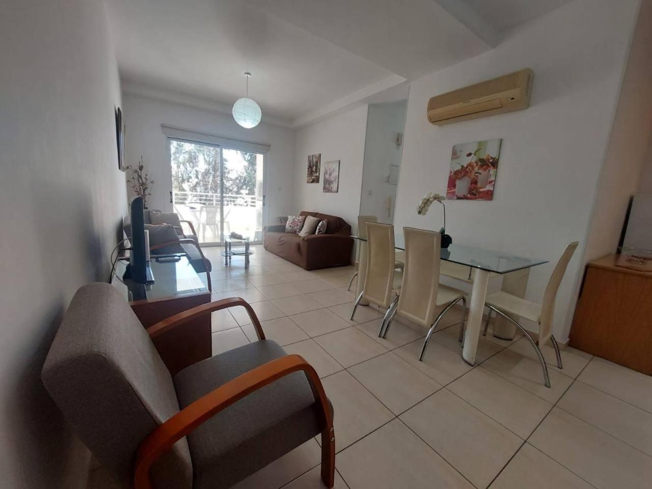 Sunny 2 Bedroom Larnaca Center Exterior foto