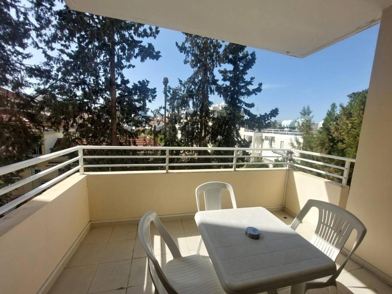 Sunny 2 Bedroom Larnaca Center Exterior foto